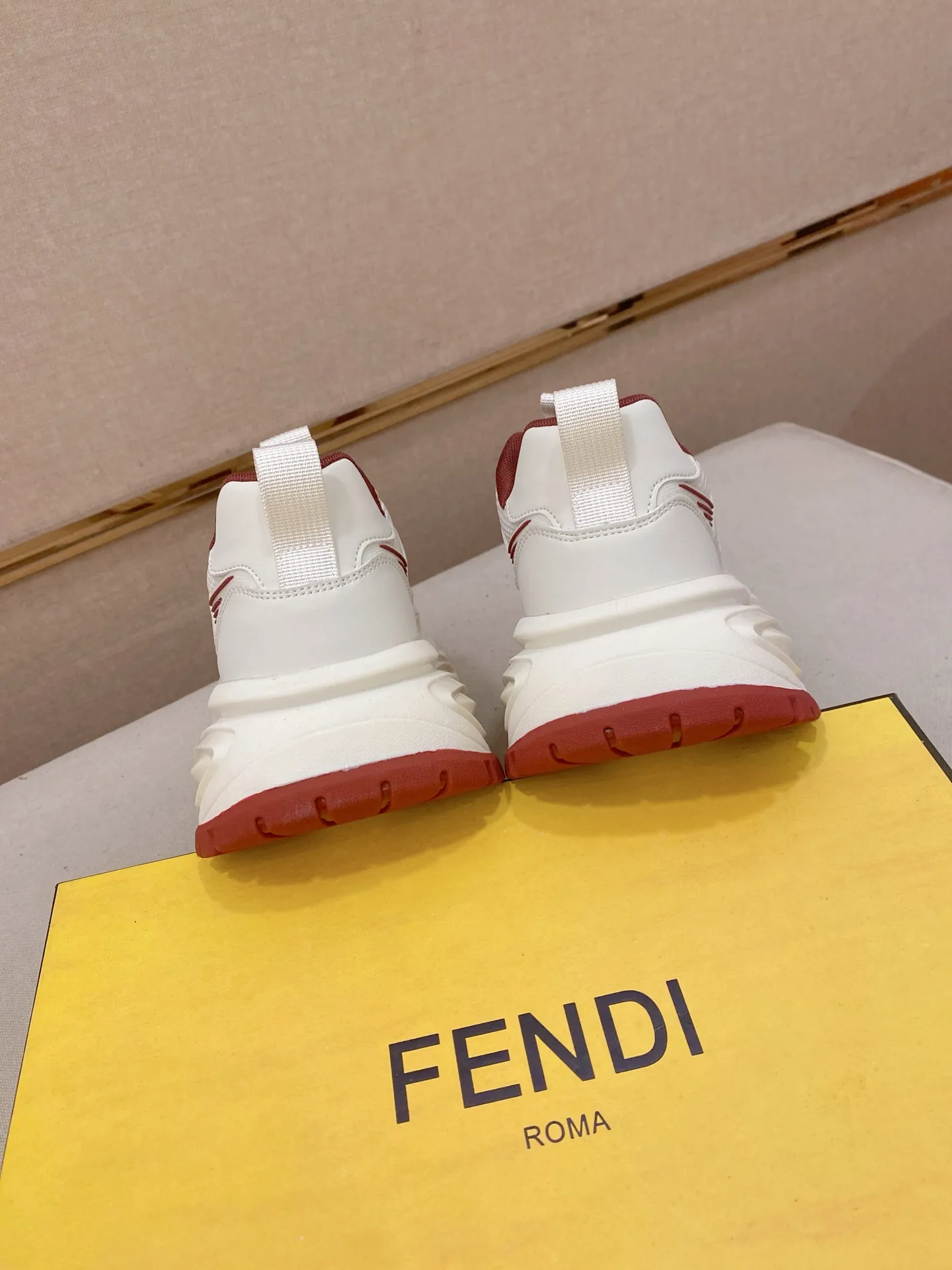 Men's shoes 💰 462💰 (fendi) New style 👊🏻 upper 🇮🇹 imported cowhide fabric 🇩🇪 lining imported sheepskin lining. The original outsole is molded to highlight the identity of every man, and the upper foot is elegant and stable🚶🏻🚶🏻The high-end custom counters reproduce the original version📯No matter the wind or rain, the shoe last remains unchanged and can withstand the verification of time🔍️,🔵 Size: 38-44